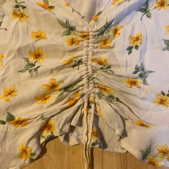 American Eagle Sunflower Yellow Flowers Ruched Crop Top Blouse Size Small - Picture 2 of 5